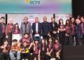 Deputy Director Programming SCTV, Banardi Rachmad bersama Deddy Mizwar dalam konferensi pers "Ramadan Penuh Cinta" di Jakarta. (Foto: Dok. SCTV)