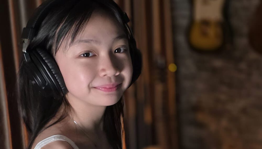 Penyanyi cilik Lindee Cremona saat merilis single terbarunya “Senyum Papa”, lagu bertema keluarga yang mengangkat peran dan kasih sayang seorang ayah.