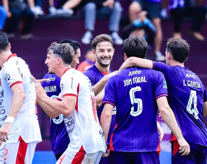 Pemain Persik, Jon Toral, Garcia dan Ezra Walian saat melakukan selebrasi gol di depan pemain Bali United (IG Persik)