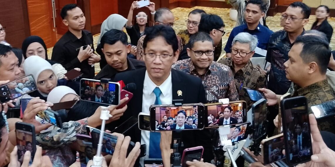Menkeu Purbaya Yudhi Sadewa saat diwawancarai awak media usai rapa KSSK di Jakarta