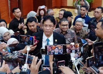 Menkeu Purbaya Yudhi Sadewa saat diwawancarai awak media usai rapa KSSK di Jakarta