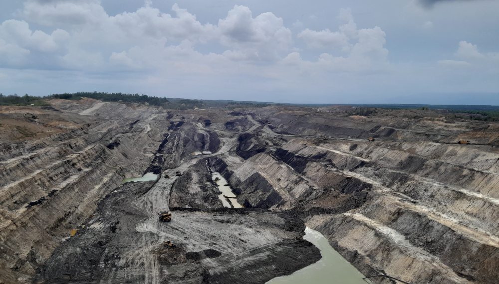 Aktivitas pertambangan di Site Asamasam PT Arutmin Indonesia milik PT Bumi Resources Tbk. (BUMI). FOTO : IST
