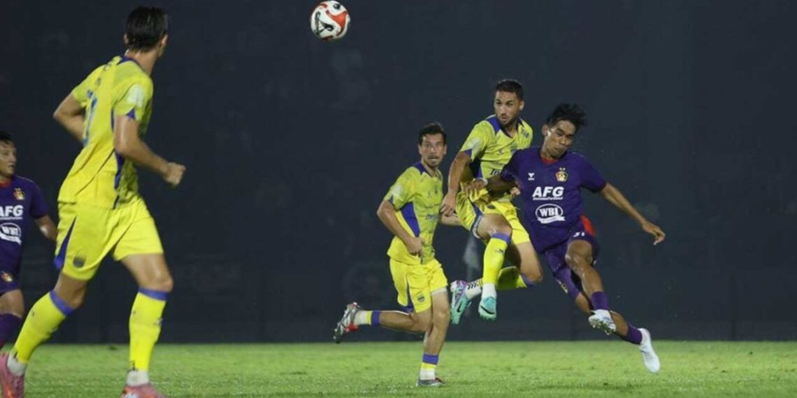 Persib Bandung gagal membawa pulang tiga poin usai bermain imbang 1-1 melawan Persik Kediri pada laga pekan ke-16 BRI Super League 2025/2026. Pertandingan berlangsung di Stadion Brawijaya, Kediri, Senin (5/1/2026) malam