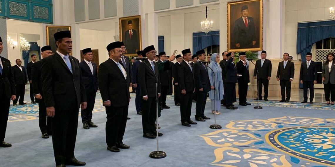 Presiden Prabowo Subianto melantik keanggotaan Dewan Energi Nasional (DEN) di Istana Negara, Jakarta, pada Rabu (28/1/2026). (Foto: BPMI Setpres/Laily Rachev)