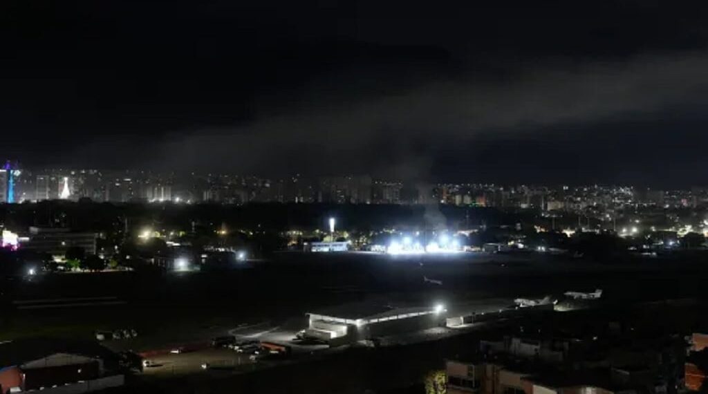 Suasana Karakas, ibu kota Venezuela di tengah serangan militer Amerika Serikat (foto: AP)