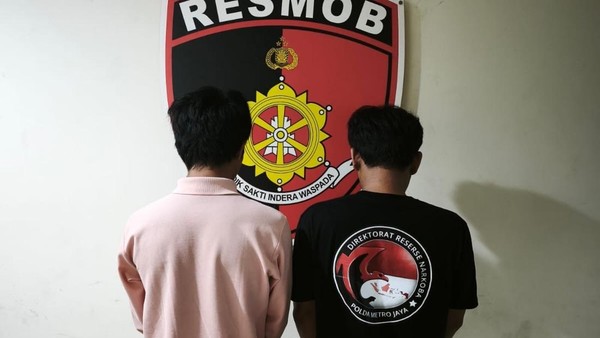 Dua polisi gadungan di Depok ditangkap setelah peras juru parkir. (Ist)
