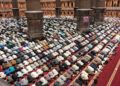 Ribuan jamaah tampak memenuhi ruang utama Masjid Istiqlal Jakarta saat menunaikan salat Tarawih perdana Ramadan 1447 H yang berlangsung khidmat dan tertib.