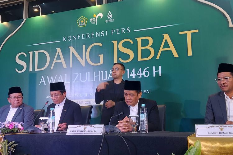 Menteri Agama Nasaruddin Umar memberikan keterangan pers mengenai hasil Sidang Isbat yang juga merujuk pada kalender hilal global versi Turki. (Foto: Dok. Kemenag)