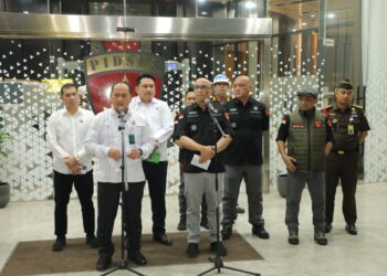 Direktur Penyidikan pada JAM Pidsus, Syarief Sulaeman Nahdi dalam konferensi pers di Gedung Bundar Kejagung