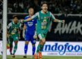 Persebaya Gagal Menang Lawan 10 Pemain Dewa United di Kandang Sendiri