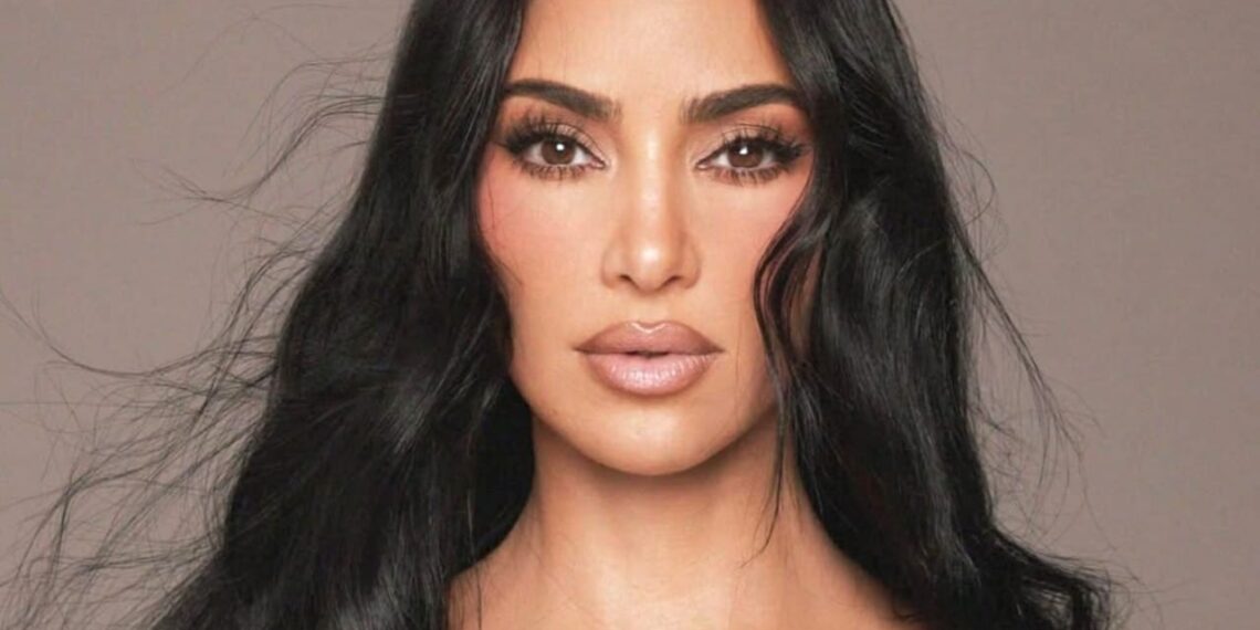 Kim Kardashian Dikabarkan Liburan Bersama di Hotel dengan Pembalap F1 Lewis Hamilton