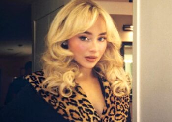 Sabrina Carpenter Dikecam PETA Usai Gunakan Burung Hidup Saat Tampil di Grammy Awards