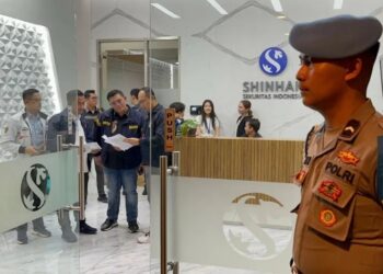 Direktorat Tindak Pidana Ekonomi Khusus (Dittipideksus) Bareskrim Polri menggeledah salah satu kantor sekuritas yang diduga main saham gorengan