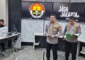 Kabid Humas Polda Metro Jaya Kombes Budi Hermanto saat memberikan keterangan peran Bahar bin Smith sebagai tersangka saat terjadi pengeroyokan. (Foto: Aminuddin Sitompul)