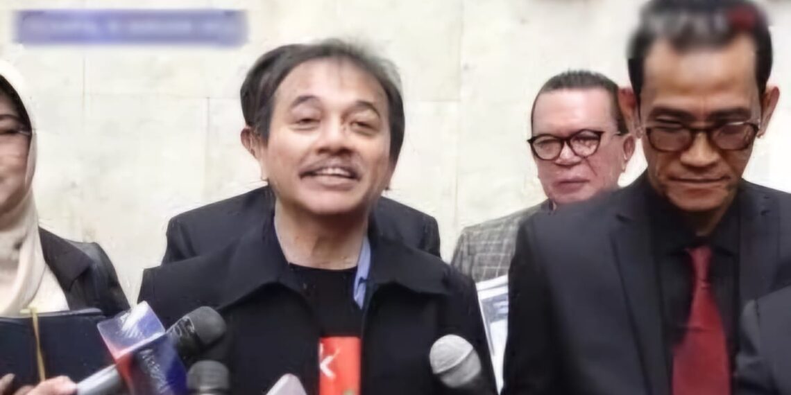 Datangi Polda Metro, Refly Harun dan Roy Suryo Cs Minta 709 Salinan Perkara Ijazah Palsu Jokowi