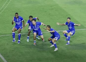 Hantam Malut United 2-0, Persib Bandung Makin Kokoh Dipuncak