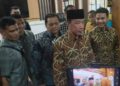 Mantan Presiden RI Joko Widodo (Jokowi) berjalan meninggalkan Mapolresta Solo usai menjalani pemeriksaan tambahan oleh penyidik Polda Metro Jaya terkait laporan dugaan pencemaran nama baik, Rabu (11/2/2026).