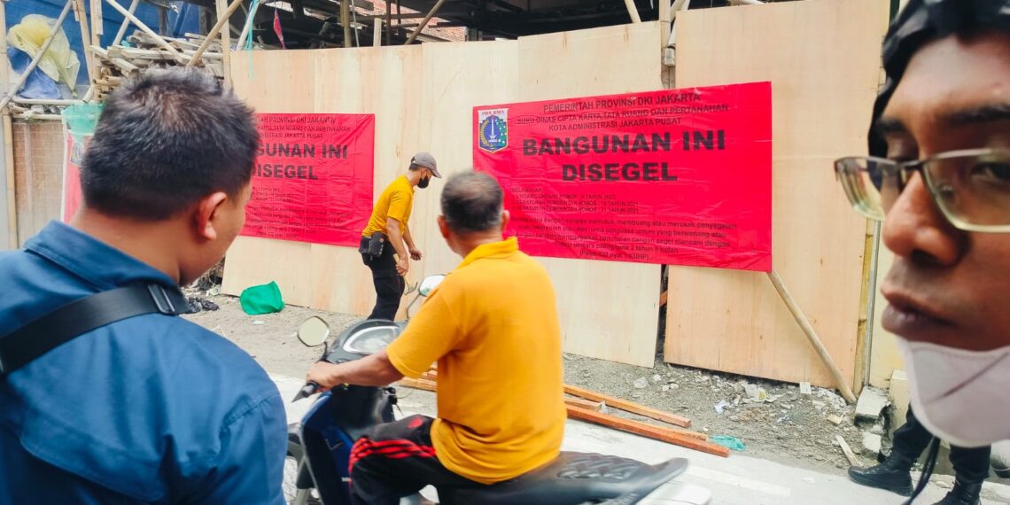 Langgar Aturan, Bangunan di Gambir Digembok, Pekerjaan Dihentikan Paksa
