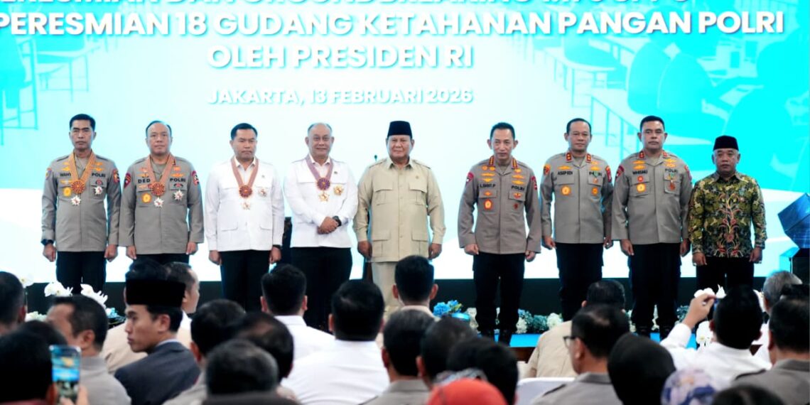 Presiden Prabowo Anugerahkan Bintang Jasa Penggerak MBG dan SPPG Polri