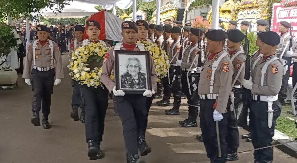 Pelepasan Eyang Meriyati Roeslani Hoegeng. (Humas Mabes Polri)