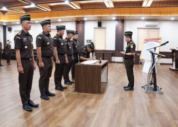 Penandatanganan Komitmen Bersama Menuju Predikat Wilayah Birokrasi Bersih dan Melayani di Kejaksaan Negeri Jakarta Pusat Kamis (12/2/2026) (Foto: Ist)