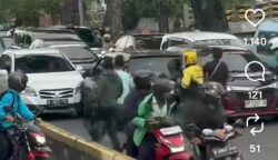 Pengemudi Calya lawan arah dan diamuk massa lantaran gunakan plat nomor palsu