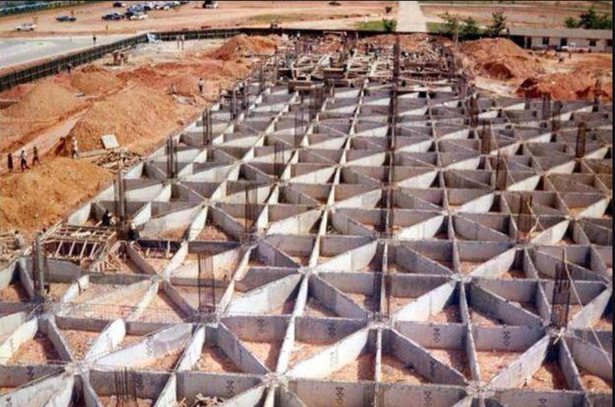 Konstruksi Sarang Laba-Laba dengan Teknologi Perencanaan Pondasi Ramah Gempa. Sumber foto katama.co.id