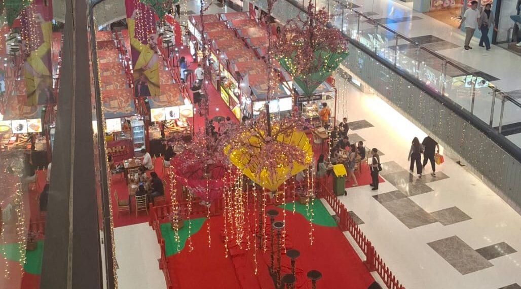 Suasana salah satu mall di Jakarta siap rayakan imlek. (Foto Aminudin Sitompul)