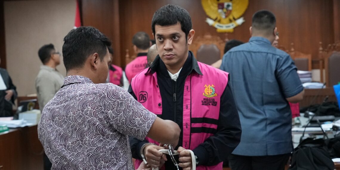 Terdakwa Kerry Adrianto Riza - Anak Riza Chalid di persidangan kasus korupsi tata kelola minyak mentah di Pertamina