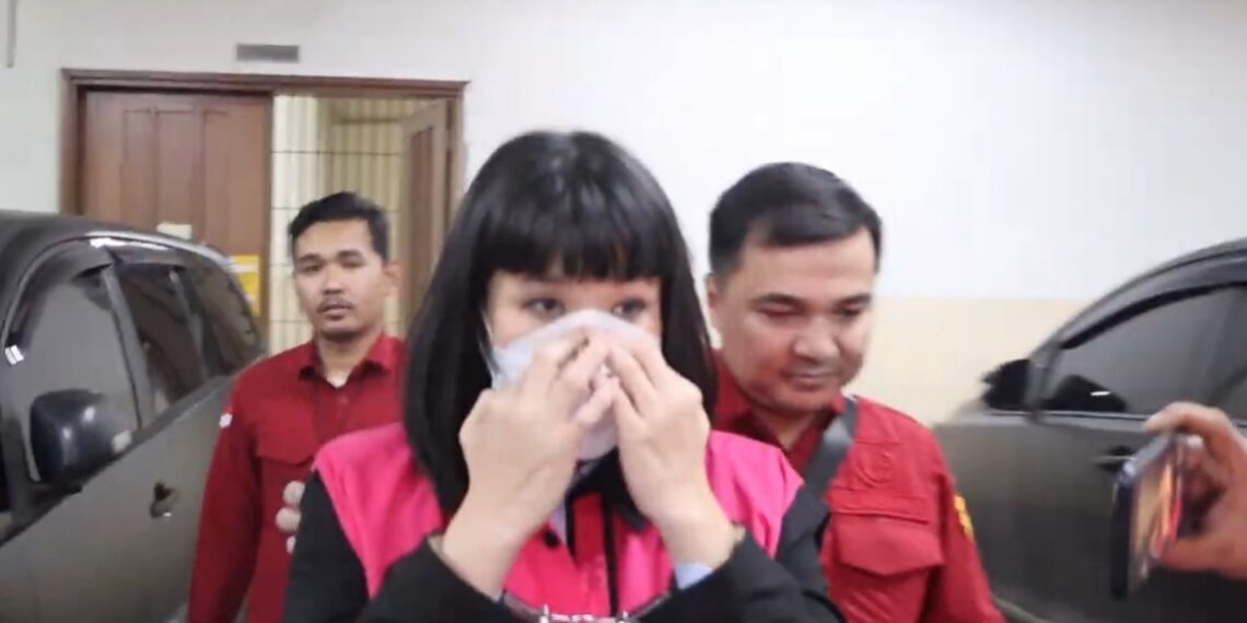 Terdakwa advokat Marcella Santoso usai dituntut 17 tahun penjara oleh JPU di Pengadilan Tipikor Jakarta