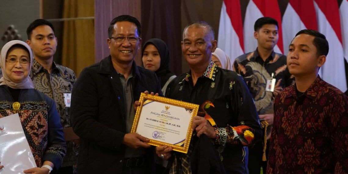 Menteri Hukum, Supratman Andi Agtas, saat memberikan Apresiasi kepada para Taruna,Foto Ist