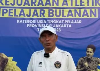 Ketua PASI Jakarta Mustara Musa saat mengumumkan Kejuaraan Bulanan Atletik ke 198.