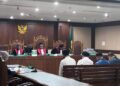 Nicko Widjaja dan William Gozal mengikuti sidang pembacaan dakwaan yang digelar di Pengadilan Tindak Pidana Korupsi (Tipikor) pada Pengadilan Negeri Jakarta Pusat, Senin (2/2/2026) malam.