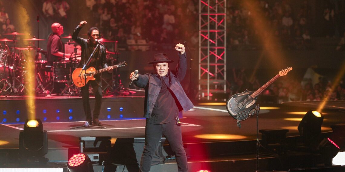 Grup band legendaris PADI Reborn kembali membuktikan taringnya sebagai raksasa musik tanah air. Lewat konser bertajuk “Dua Delapan” yang digelar di Tennis Indoor Senayan, Sabtu malam (31/1/2026),