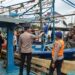 Polda Metro merelokasi 12 kapal di Pelabuhan Perikanan Muara Angke, Jakarta Utara. Foto: Humas PMJ