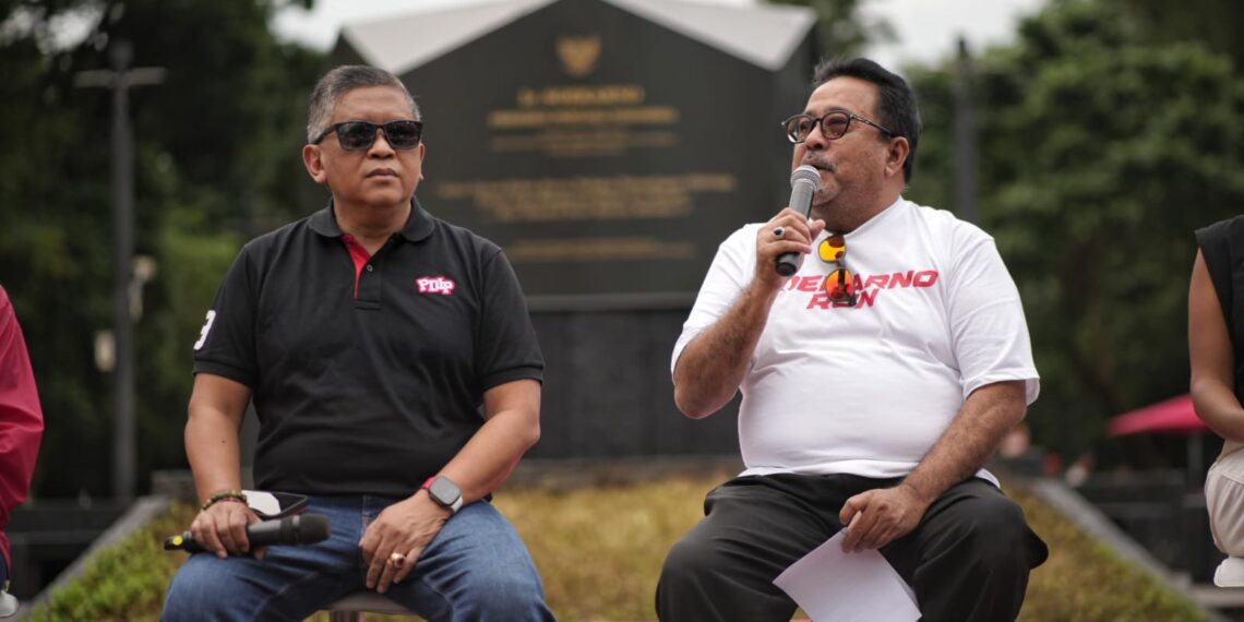 Wakil Gubernur DKI Jakarta Rano Karno saat memberikan keterangan dalam konferensi pers Soekarno Runniversary 2026 di Parkir Timur GBK, Jumat (6/2/2026). Pemprov DKI menyambut baik ajang yang memadukan semangat olahraga dengan edukasi nilai-nilai kebangsaan tersebut. (Foto: Istimewa/Ekoin.co)