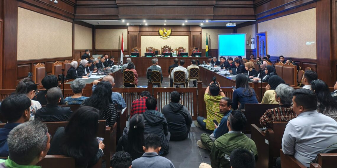 Suasana sidang lanjutan dugaan korupsi pengadaan Chromebook di Pengadilan Tipikor Jakarta. Jaksa Penuntut Umum menghadirkan tujuh saksi kunci, termasuk dari unsur LKPP dan penyedia barang, untuk mengungkap dugaan kejanggalan dalam proyek strategis pendidikan tersebut. (Foto: Iwan/Ekoin.co)