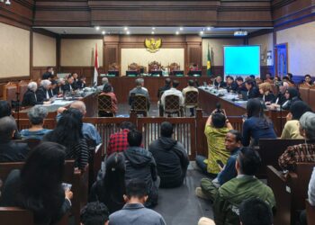 Suasana sidang lanjutan dugaan korupsi pengadaan Chromebook di Pengadilan Tipikor Jakarta. Jaksa Penuntut Umum menghadirkan tujuh saksi kunci, termasuk dari unsur LKPP dan penyedia barang, untuk mengungkap dugaan kejanggalan dalam proyek strategis pendidikan tersebut. (Foto: Iwan/Ekoin.co)