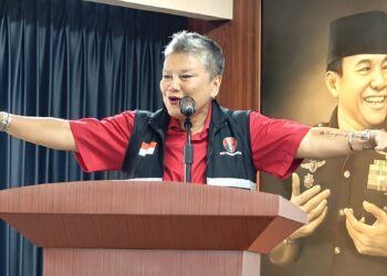 Ketua DPP PDIP Bidang Kesehatan Ribka Tjiptaning (tengah) saat memberikan pengarahan kepada relawan kesehatan di Sekolah Partai PDIP, Lenteng Agung, Jakarta, Jumat (13/2/2026).