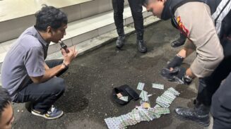 Barang bukti ratusan butir obat keras jenis Tramadol dan Eximer yang disita Satgas Anti Tawuran dari seorang pria di Palmerah. Kepolisian terus memperketat patroli di jam rawan untuk menekan angka kriminalitas. (Foto: Dok. Humas Polda Metro Jaya/Istimewa)