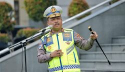 Kakorlantas Polri, Irjen Pol Agus Suryonugroho saat memberikan keterangan mengenai persiapan pengamanan arus mudik 2026. Kepolisian mengimbau pemudik untuk mengutamakan keselamatan demi kebahagiaan keluarga di kampung halaman. (Foto: Dok. Humas Polri/Istimewa)