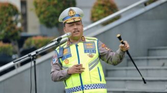 Kakorlantas Polri, Irjen Pol Agus Suryonugroho saat memberikan keterangan mengenai persiapan pengamanan arus mudik 2026. Kepolisian mengimbau pemudik untuk mengutamakan keselamatan demi kebahagiaan keluarga di kampung halaman. (Foto: Dok. Humas Polri/Istimewa)