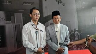 Menteri Agama Nasaruddin Umar saat memberikan keterangan di depan awak media di Gedung KPK. Menag menegaskan pentingnya transparansi bagi pejabat publik guna menjaga marwah institusi dan kepercayaan masyarakat. (Foto: Dok. Humas Kemenag/Istimewa)