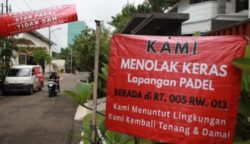 Salah satu lapangan Padel di Jakarta yang berada dekat dengan area pemukiman. Pemprov DKI kini memperketat pengawasan jam operasional dan zonasi guna mengembalikan ketenangan warga di lingkungan hunian. (Foto: Istimewa)