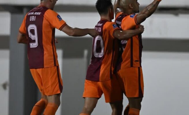 Selebrasi, pemain Borneo FC melakukan selebrasi dalam laga melawan Arema Malang. Borneo berhasil menang 3-1 dalam laga tersebut (ig Borneo)