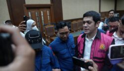 Vonis 15 tahun penjara ini menjadi pintu masuk bagi desakan publik agar Kejaksaan Agung segera menuntaskan pengejaran terhadap Riza Chalid selaku terduga aktor intelektual kasus tersebut. (Foto: Dok. Redaksi/Istimewa)