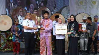 Grup bedug perwakilan Kelurahan Kemayoran tampil memukau hingga keluar sebagai Juara I Festival Bedug Tingkat Kota Jakarta Pusat yang digelar di halaman Masjid Agung Sunda Kelapa, Menteng, dalam rangka memeriahkan Ramadan 1447 Hijriah.