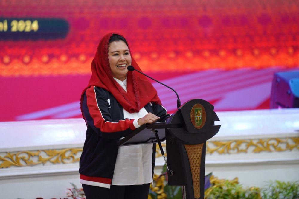 Ketua Umum FPTI Yenny Wahid saat memberikan keterangan mengenai komitmen federasi dalam menjaga ruang aman bagi atlet nasional. FPTI menegaskan langkah penonaktifan pelatih kepala diambil demi transparansi investigasi atas laporan dugaan pelanggaran etik di lingkungan pelatnas. (Foto: Dok. FPTI/Istimewa)