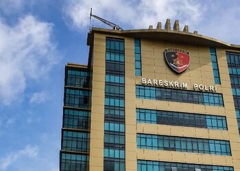 Gedung Bareskrim Polri di Jakarta Selatan. Penyidik siber mulai memeriksa saksi-saksi terkait dugaan penghinaan adat suku Toraja dalam konten video di kanal YouTube Pandji Pragiwaksono. (Foto: Dok. Humas Polri/Istimewa)