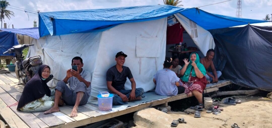 Kondisi warga terdampak banjir dan longsor di Aceh yang masih bertahan di tenda pengungsian, meski pemerintah mengklaim pemulihan hampir tuntas.